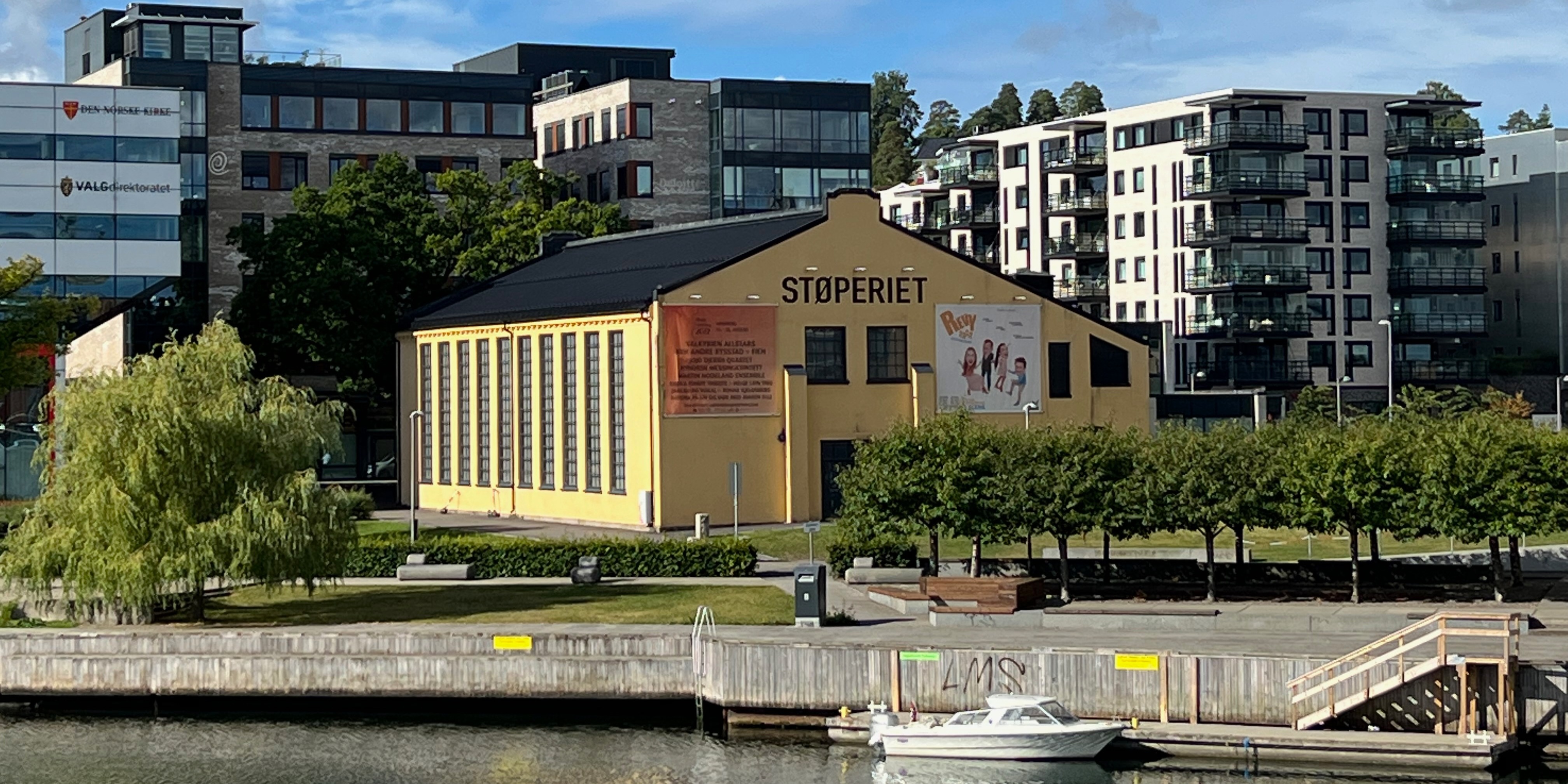 Støperiet ligger rett ved vannet